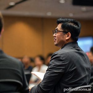 Seorang pengusaha sedang berlatih pitch deck di depan cermin, dengan ekspresi percaya diri dan penuh semangat, sementara di sampingnya tergeletak tumpukan buku dan catatan tentang strategi bisnis dan keuangan.